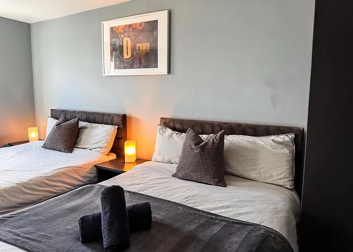 Modern Central Apartment With Views Of The Quayside Sleep 8 Free Parking
