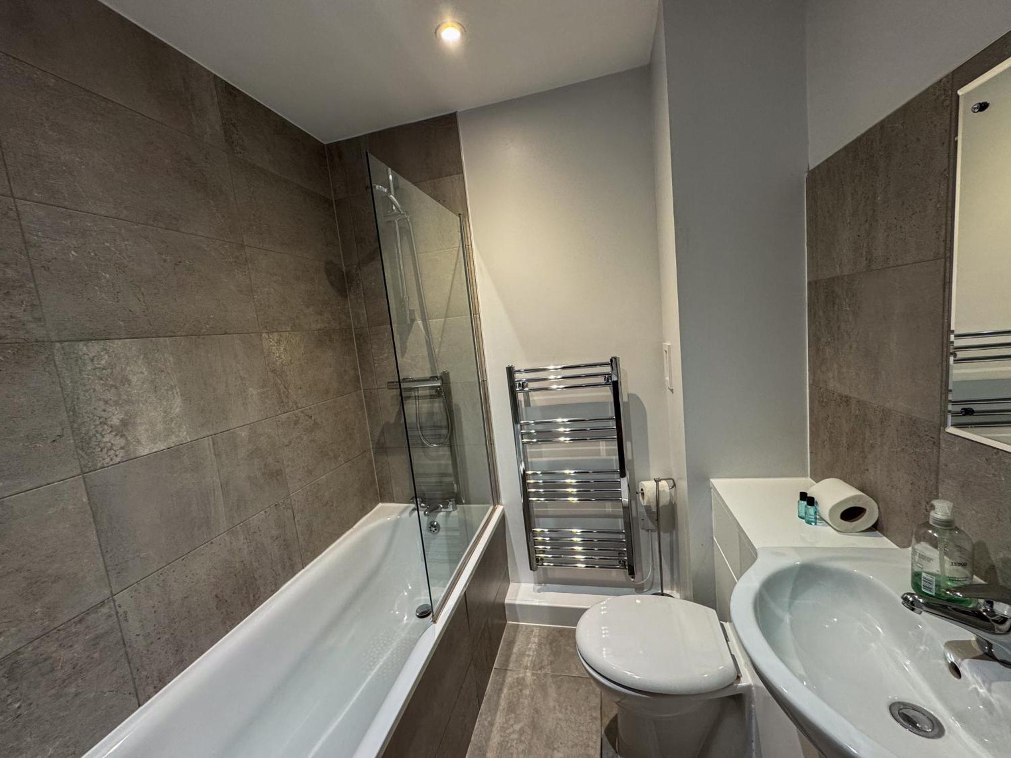 Modern With Views Of The Quayside Sleep 8 Free Parking